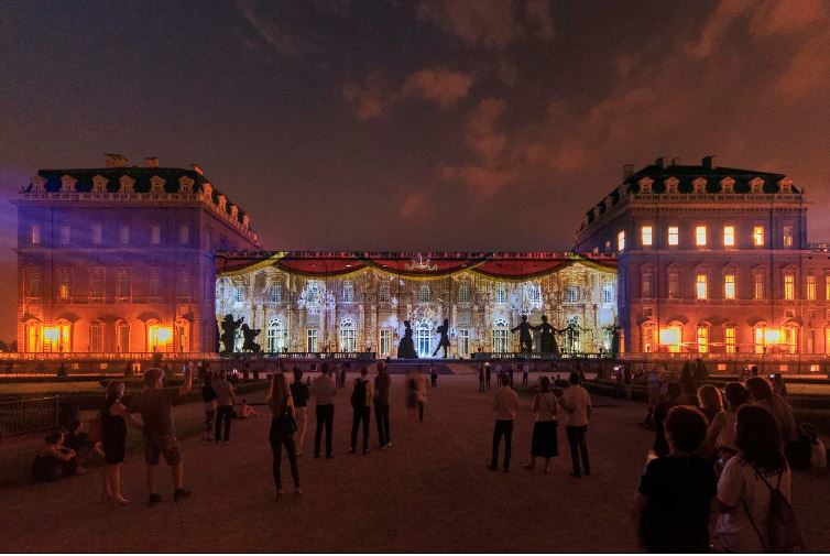 Reggia di Venaria Reale (TO) di sera uno spettacolo da non perdere. TravelEat