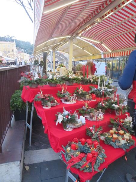Nizza: con fiori, ghirlande e composizioni il marché di Cours Saleya si prepara al Natale (Foto)