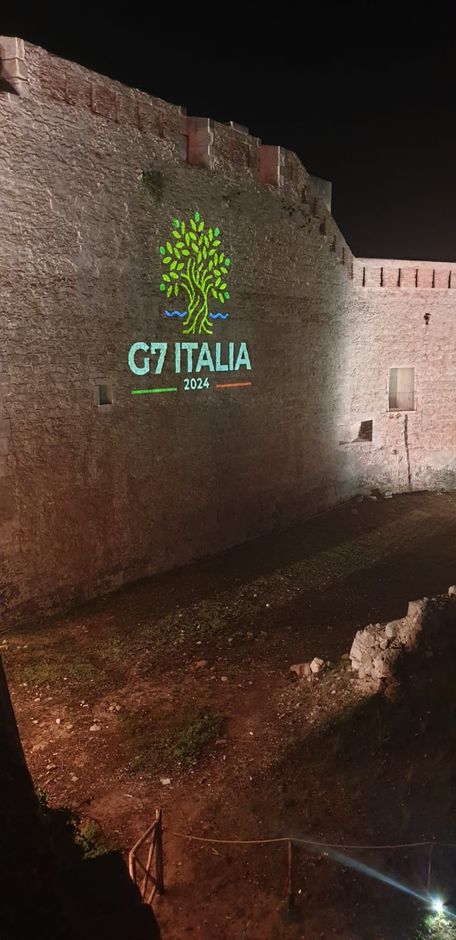 Eccellenza culinaria al G7: la cena di Gala di Euro-Toques al Castello Maniace con gli chef stellati guidati da Enrico Derflingher Eccellenza culinaria al G7: la cena di Gala di Euro-Toques al Castello Maniace con gli chef stellati guidati da Enrico Derflingher