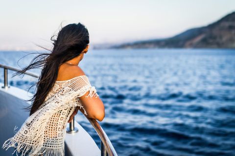 Il fascino senza tempo delle crociere: viaggio tra relax e luoghi da sogno
