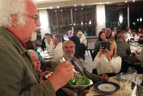 Alassio: Hotel Savoia tutto esaurito per la cena dedicata ai fiori eduli inserita nel V Festival della Cucina con i Fiori.