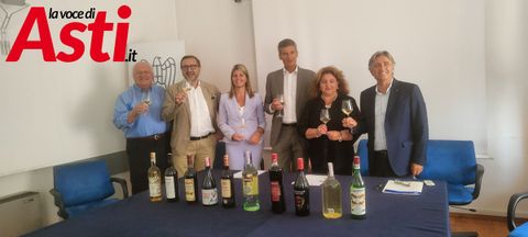 La Douja del Vermouth approda in Biblioteca: un riuscito 'matrimonio' tra la cultura del buon bere e quella letteraria [VIDEO]
