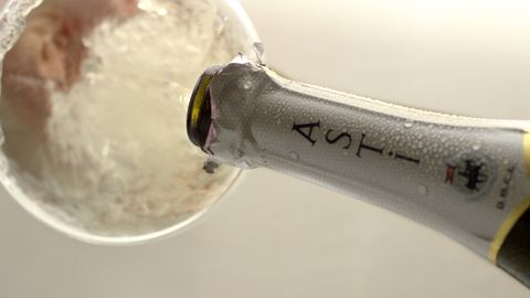 Non solo bollicine: Asti Dogc protagonista alla Milano wine week e a Bar convent di Berlino