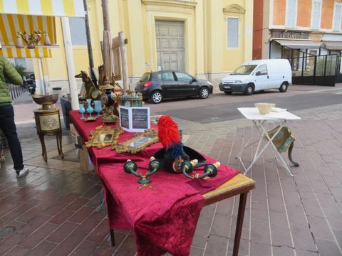Tanti oggetti, tante curiosità: i marché à la brocante in Costa Azzurra
