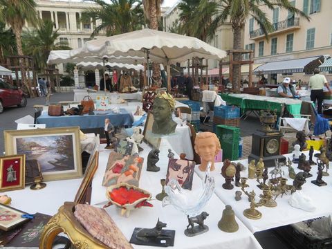Costa Azzurra: tanti oggetti, tante curiosità nei marché à la brocante