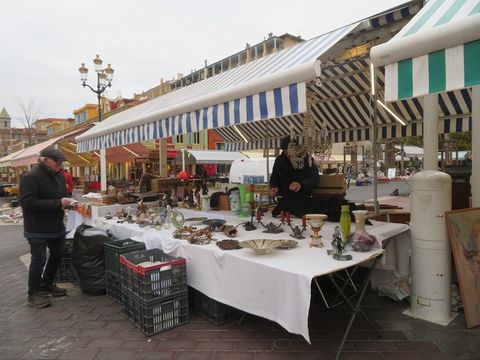Tanti oggetti, tante curiosità: i marché à la brocante in Costa Azzurra