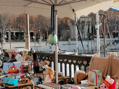 Tanti oggetti, tante curiosità: i marché à la brocante in Costa Azzurra