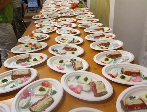 I fiori dell’azienda Ravera bio di Albenga conquistano le Marche con un menù a base di fiori eduli, che ha registrato il tutto esaurito