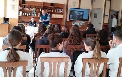 Alassio: al via il concorso gastronomico “Metti un fiore in tavola” inserito nella quinta edizione del Festival della Cucina con i fiori che si svolgerà dal 12 al 15 aprile