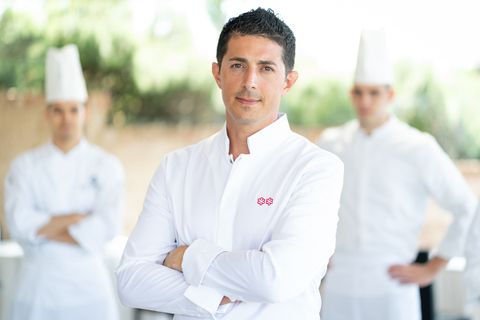 Michelangelo Mammoliti si riprende le due stelle Michelin nel nuovo ristorante del Boscareto Resort a Serralunga d’Alba