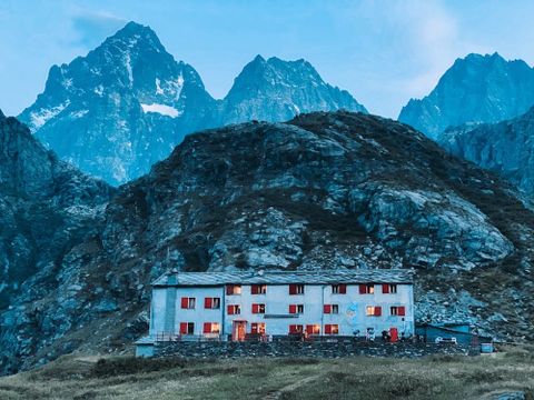 Apre l’albergo-rifugio Pian del Re di Crissolo