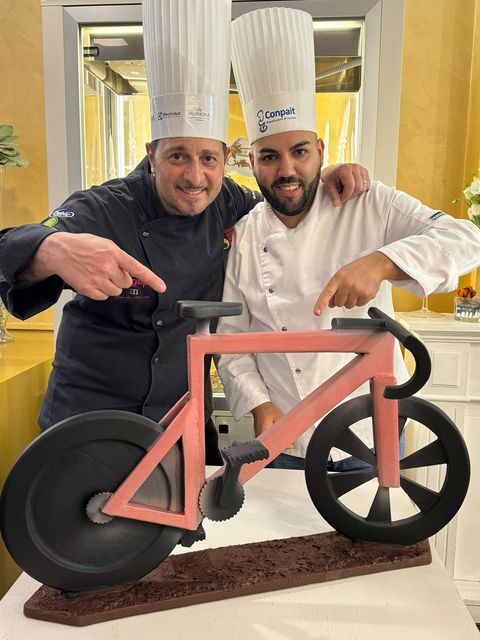 Venaria festeggia il via del Giro con una torta di cioccolato di 100 chili