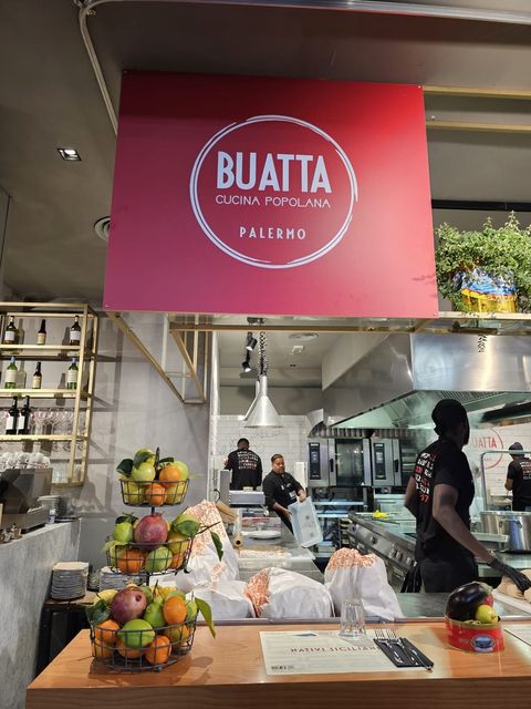 Dal panino con la milza al ragusano all'argentiera, Torino diventa Palermo con &quot;Buatta&quot;. E in cucina c'è Coulibaly