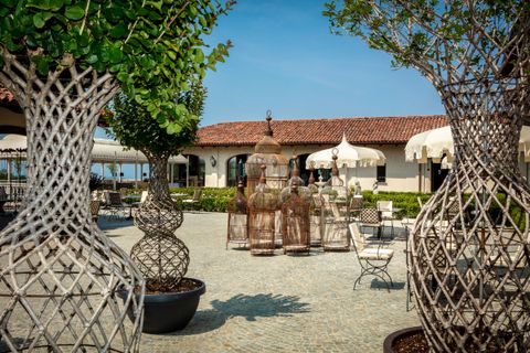 Una nuova perla nel cuore dell’Alta Langa: il Relais Le Due Matote con L’Orangerie by Di Pinto.