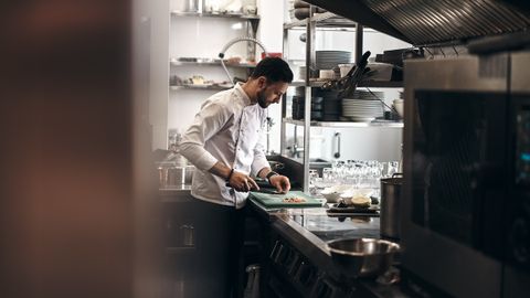 Come si gestisce la cucina di un ristorante: una guida pratica