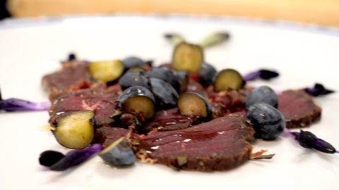 “RADICI – storie di terra”: Capriolo e mirtilli: quando la selvaggina diventa elegante