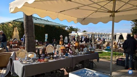 Tanti oggetti e tante curiosità nei marché à la brocante della Costa Azzurra
