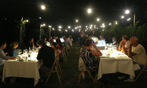 La Cantina La Torre di Castel Rocchero ha regalato ancora un'esperienza magica con un omaggio a Fabrizio De André, che ha emozionato il numeroso pubblico.