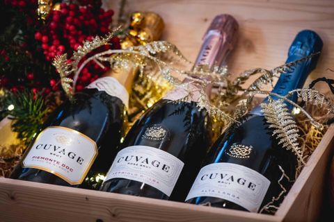 A Natale scegli di donare eleganza con Cuvage: regali che non sono semplici omaggi, ma esperienze da vivere.