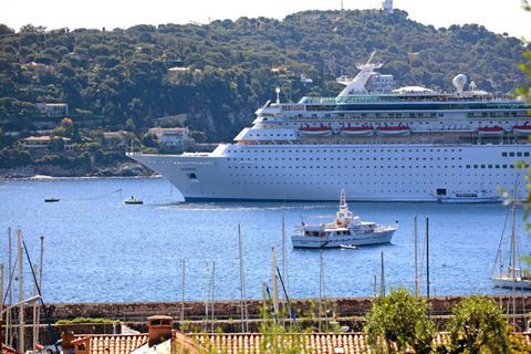 Estrosi replica alla Camera di Commercio di Nizza: “Le crociere marittime sono marginali per l’economia del territorio e generano inquinamento”