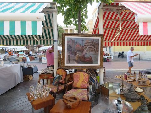 Tanti oggetti e tante curiosità nei marché à la brocante in Costa Azzurra