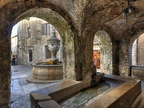 “À Saint Paul de Vence”, una rivista ne svela i mille segreti