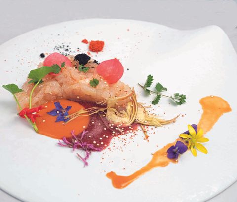 Tartarina di gamberi di Sanremo, begonia e profumi d’orto