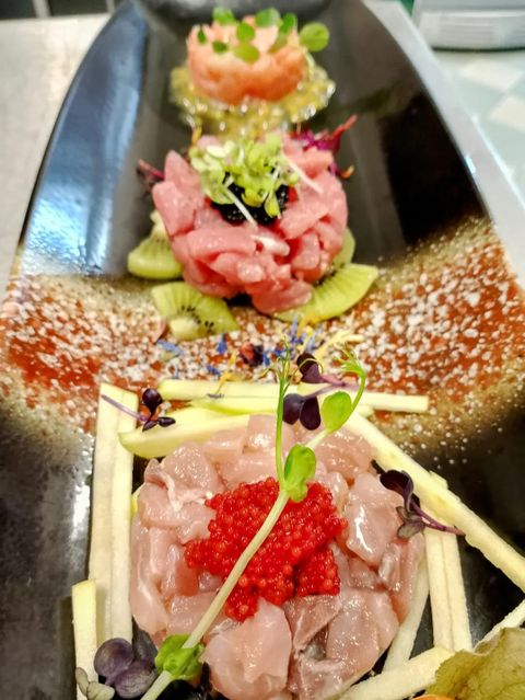 Germogli e frutta nei piatti dello Chef Colletti.