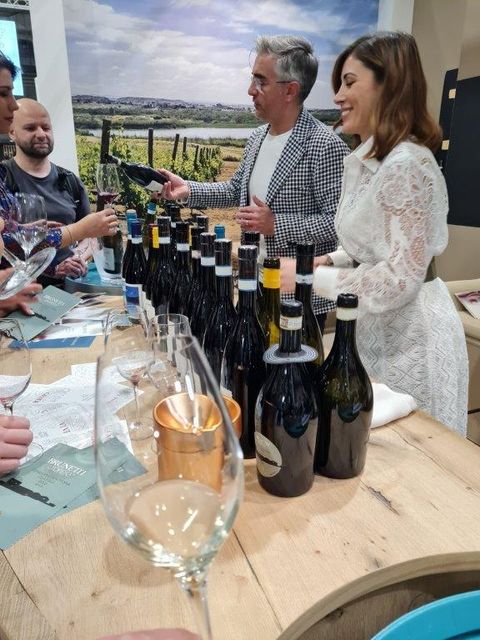 Vinitaly 2024: doppio debutto di Casa Grazia, custode di lago, terra e mare nella Piana di Gela.