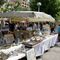 Tanti oggetti e tante curiosità neimarché à la brocante della Costa Azzurra