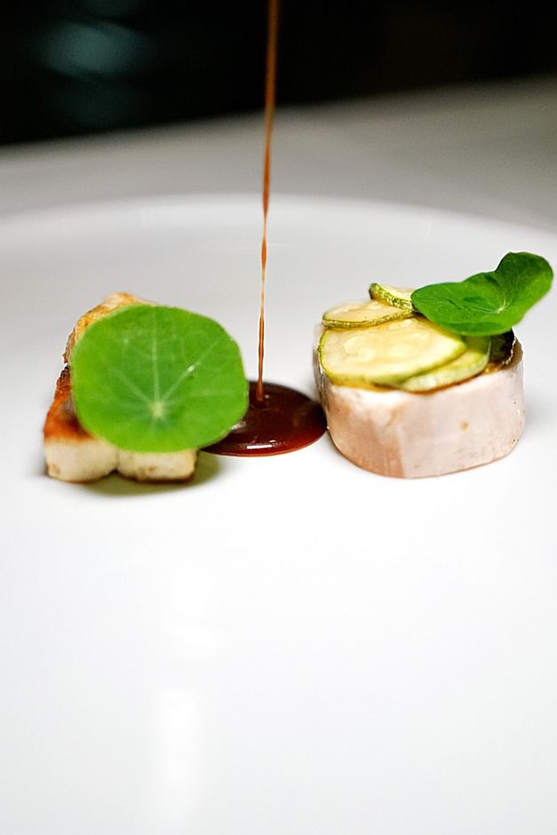 Coniglio in due cotture, salsa al Rossese ed eucalipto della riviera. Coniglio in due cotture, salsa al Rossese ed eucalipto della riviera.