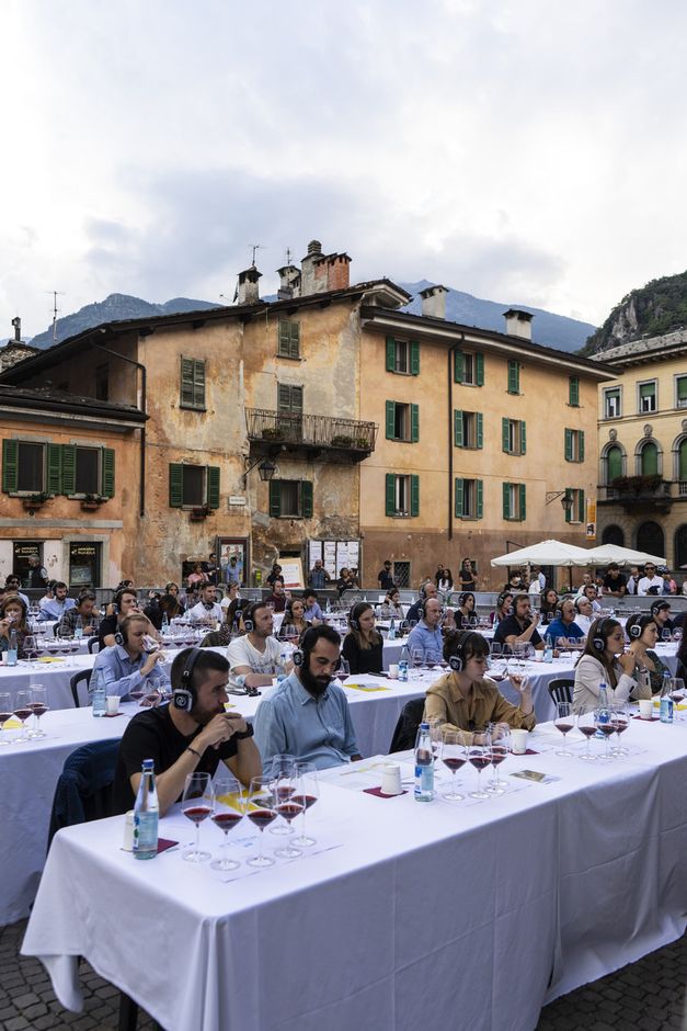Valtellina Wine Festival: l’appuntamento che tinge di rosso le Alpi Valtellina Wine Festival: l’appuntamento che tinge di rosso le Alpi