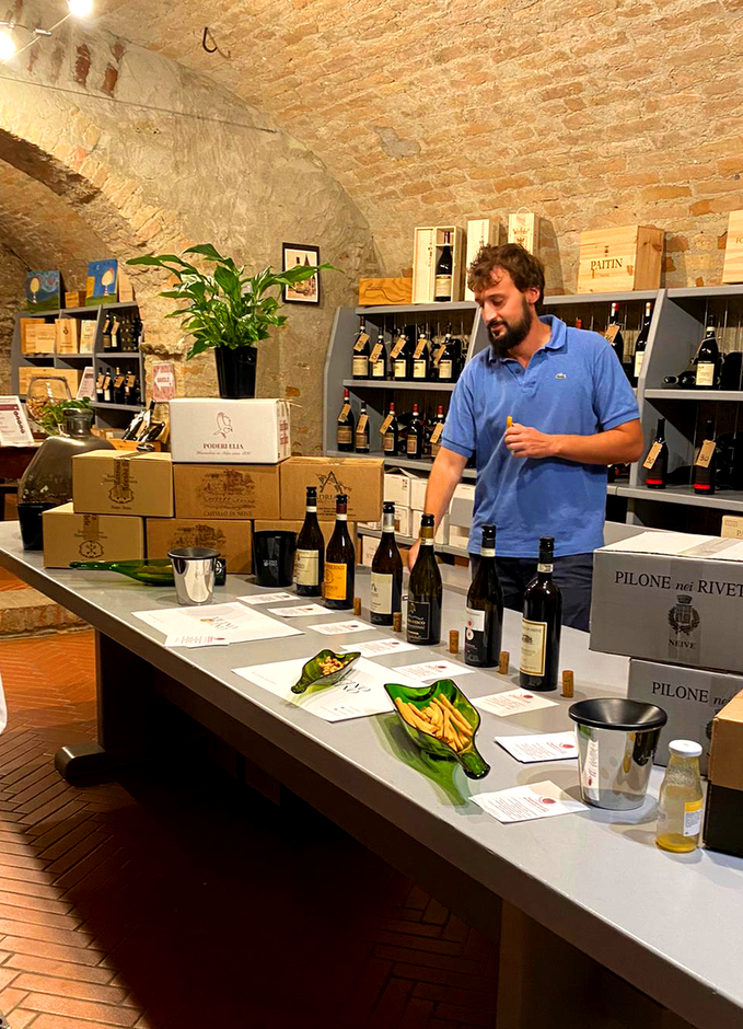 Neive (CN): per tutti i fine settimana di novembre proseguono le degustazioni di Barbaresco alla "Bottega dei 4 vini" Neive (CN): per tutti i fine settimana di novembre proseguono le degustazioni di Barbaresco alla "Bottega dei 4 vini"