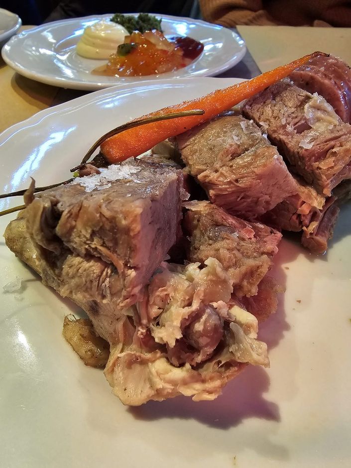 Torino: Dalla battuta di Fassona al plin, la Langa arriva al Mercato Centrale Torino: Dalla battuta di Fassona al plin, la Langa arriva al Mercato Centrale