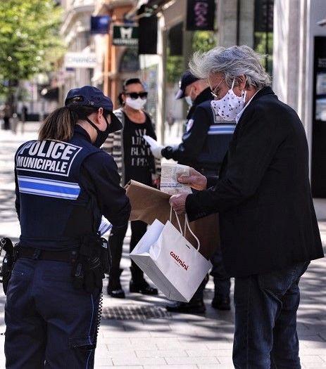 Costa Azzurra: l'ordinanza del Prefetto chiarisce le rtegole del lockdown e l’autocertificazione he sarà in vigore per i prossimi 15 giorni. Costa Azzurra: l'ordinanza del Prefetto chiarisce le rtegole del lockdown e l’autocertificazione he sarà in vigore per i prossimi 15 giorni.