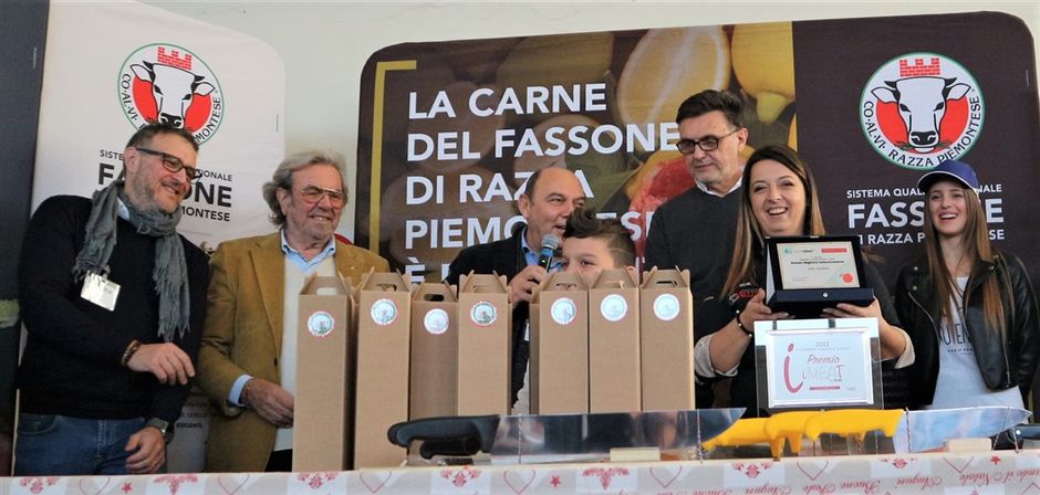 Trinità (CN): grande successo per la nona edizione del Campionato nazionale di Battuta al Coltello e per la prima edizione del premio Traveleat alla migliore comunicazione. (Fotogallery) Trinità (CN): grande successo per la nona edizione del Campionato nazionale di Battuta al Coltello e per la prima edizione del premio Traveleat alla migliore comunicazione. (Fotogallery)