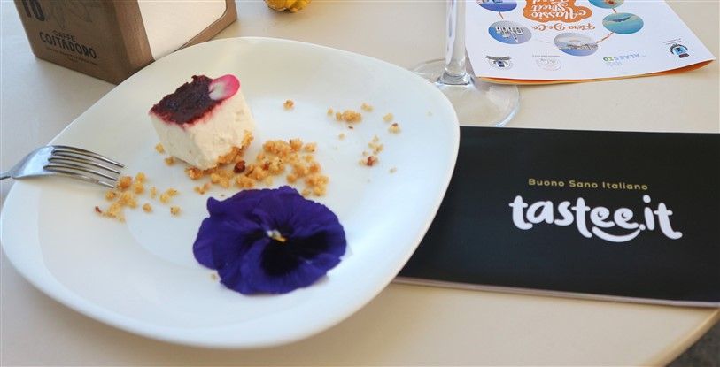 Alassio: applausi per i colori e sapori floreali dei gelati di Perlecò. Grande successo per le nuove De.Co.  il sorbetto Begonia e il gelato “Fiordibegonia”.