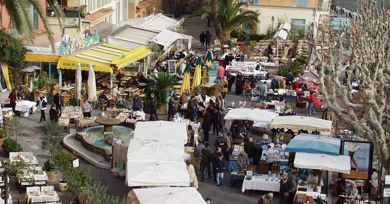 Tanti oggetti, tante curiosità nei marché à la brocante in Costa Azzurra