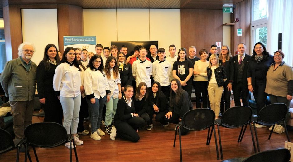Alassio, l’Istituto &quot;Giancardi Galilei Aicardi&quot; è pronto ad ospitare la finale del concorso &quot;Metti un fiore in tavola&quot;