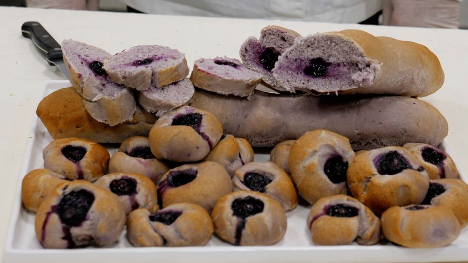 “RADICI – storie di terra”: con i piccoli frutti anche il pane diventa un’esperienza gourmet “RADICI – storie di terra”: con i piccoli frutti anche il pane diventa un’esperienza gourmet