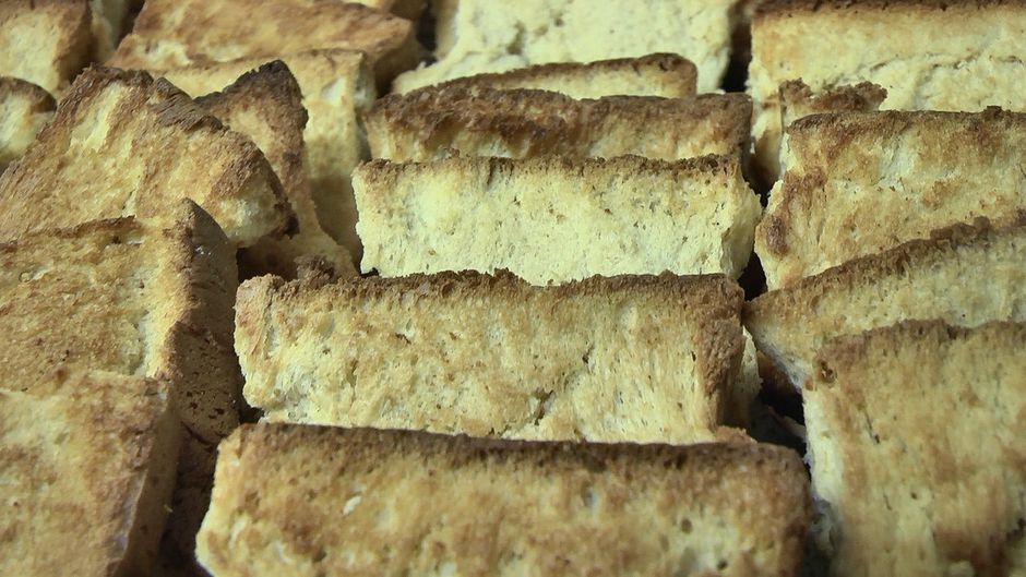 Il Biscotto di Pontedassio, prodotto tipico imperiese di un laboratorio artigianale, che da oltre 30 anni conserva la ricetta originale di questo famoso dolce. Il Biscotto di Pontedassio, prodotto tipico imperiese di un laboratorio artigianale, che da oltre 30 anni conserva la ricetta originale di questo famoso dolce.