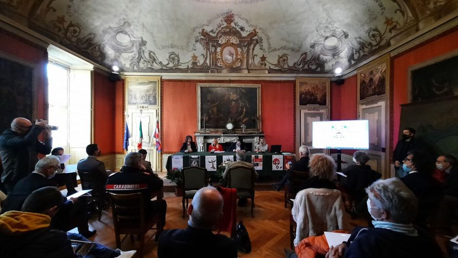 Fossano (CN): per Natale luminarie e mercatini,lectio magistralis di Sgarbi e la mostra &quot;Le Fantastiche Grottesche&quot; [VIDEO]