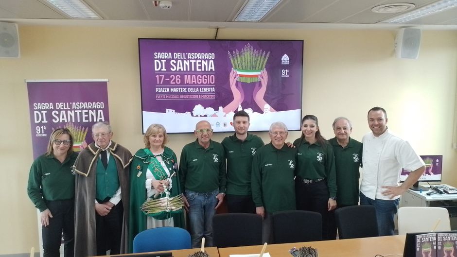 Santena: torna l'appuntamento con la Fiera dell'asparago Santena: torna l'appuntamento con la Fiera dell'asparago