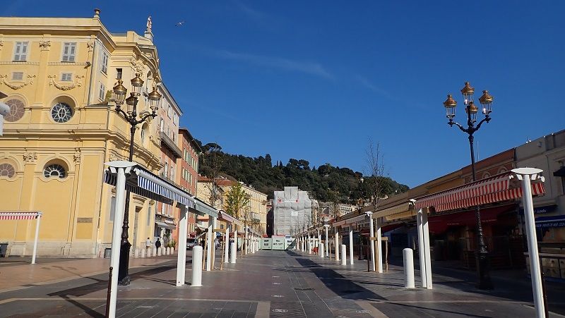 Nizza: Cours Saleya si presenta rinnovato e in tutto il suo splendore