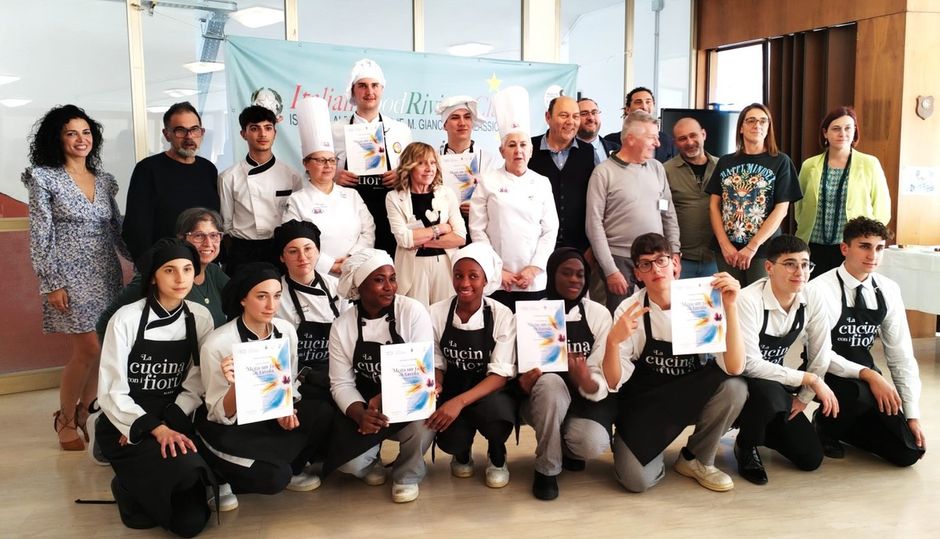 Alassio si è concluso fra gli applausi del numeroso pubblico il contest “Metti un Fiore nel piatto” organizzato dall’Istituto Alberghiero ed inserito nel Festival della Cucina con I Fiori Alassio si è concluso fra gli applausi del numeroso pubblico il contest “Metti un Fiore nel piatto” organizzato dall’Istituto Alberghiero ed inserito nel Festival della Cucina con I Fiori