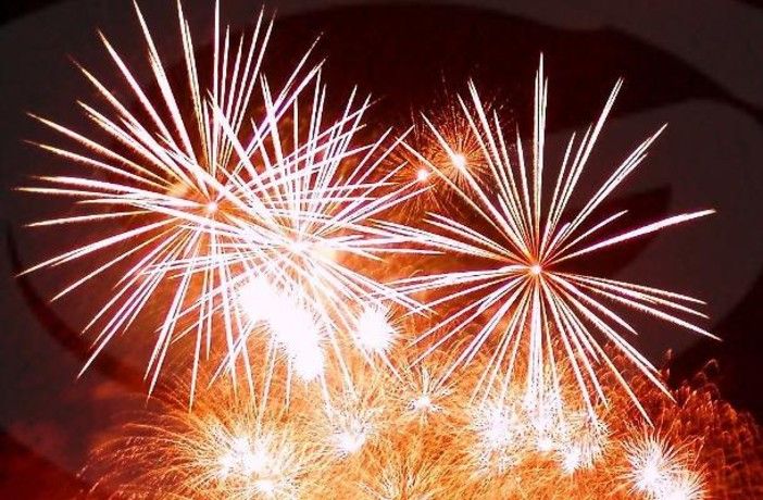 Loano (SV): un Capodanno spettacolare con musica in piazza e fuochi d'artificio per accogliere il 2023 Loano (SV): un Capodanno spettacolare con musica in piazza e fuochi d'artificio per accogliere il 2023