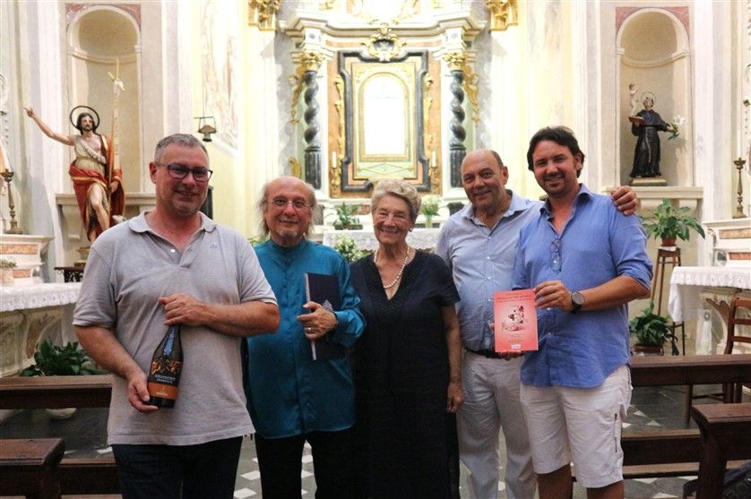 Riva Ligure- Sale in Zucca: grandi applausi per il concerto straordinario del maestro Ennio Cominetti, che ha celebrato l’unione fra la musica e il vino