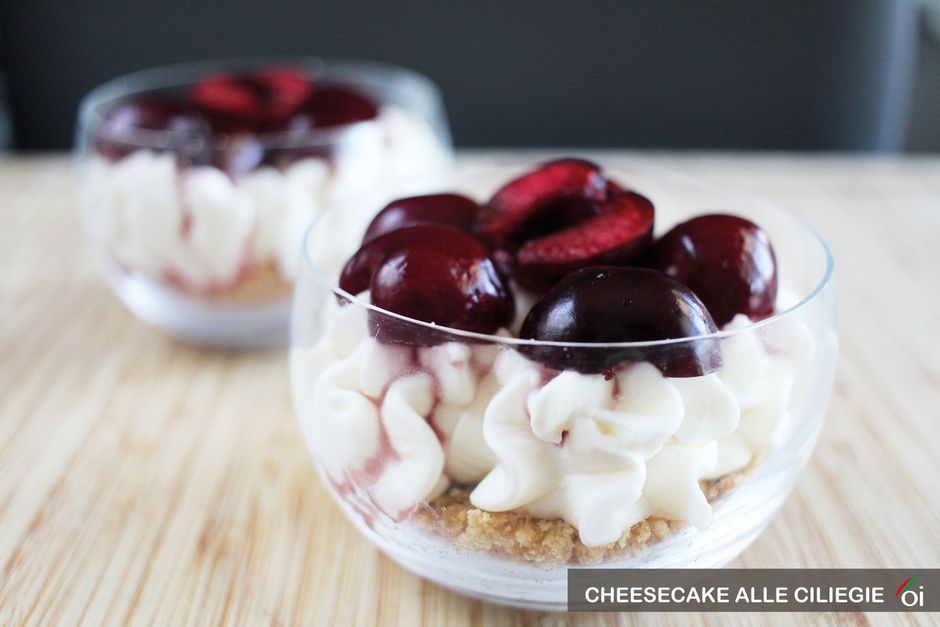 La ricetta: Cheescake alle ciliegie (al bicchiere) La ricetta: Cheescake alle ciliegie (al bicchiere)