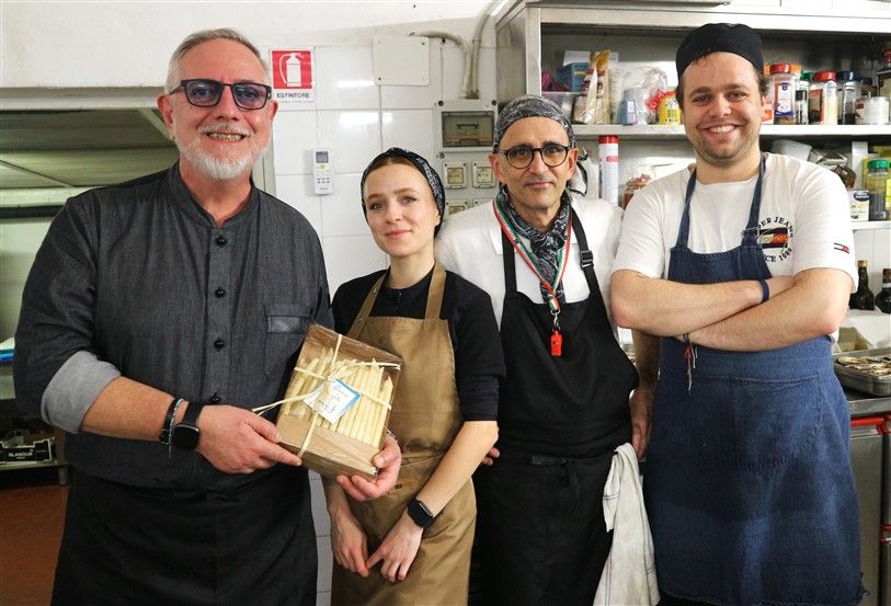 Sanremo- Villaggio dei Fiori: chiusura fra gli applausi per la rassegna gastronomica “Un villaggio da gustare” (Foto) Sanremo- Villaggio dei Fiori: chiusura fra gli applausi per la rassegna gastronomica “Un villaggio da gustare” (Foto)
