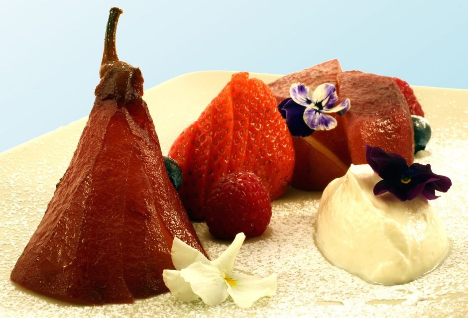 Fiori nel piatto: Pere con mousse di ricotta e Viola